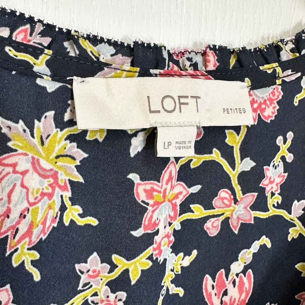LOFT Petites Navy Blue Floral Sleeveless Blouse Pleated Neck Top LP 545286 - Picture 2 of 8